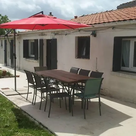 Holiday home Longere Charentaise Familiale. *